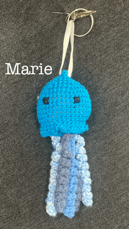 Porte-clé méduse en crochet – Image 17